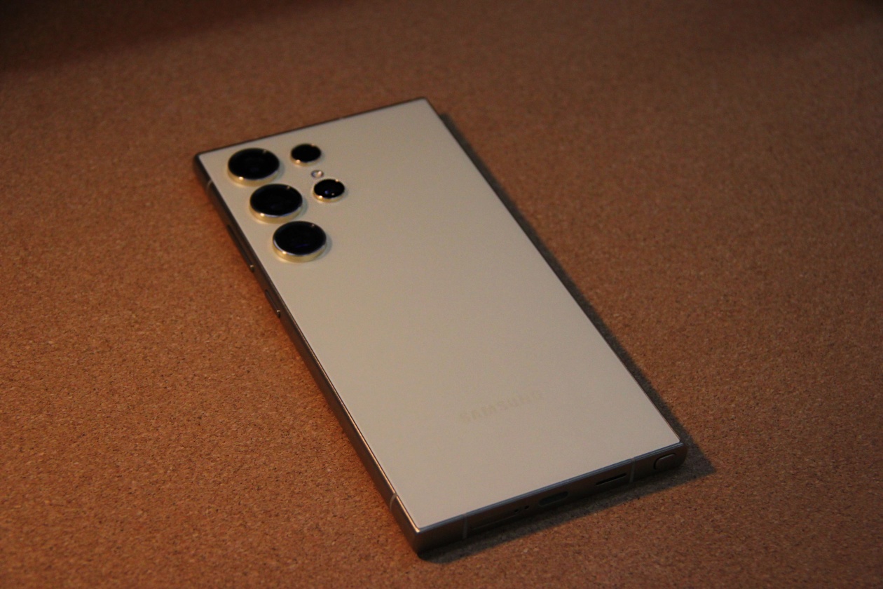 三星“跳水王”，2亿像素主摄+钛金属边框，骁龙8Gen3旗舰降价2720元！