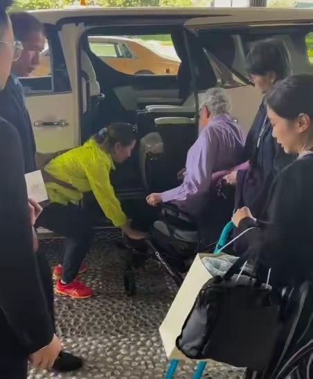 蔡澜最后露面照流出!脸部脚部浮肿,公寓中与友人相见