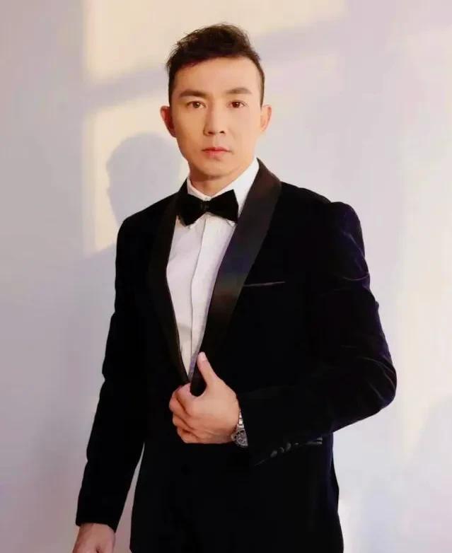 刘畊宏解约震荡:7000万粉丝帝国崩塌,健身直播泡沫破裂