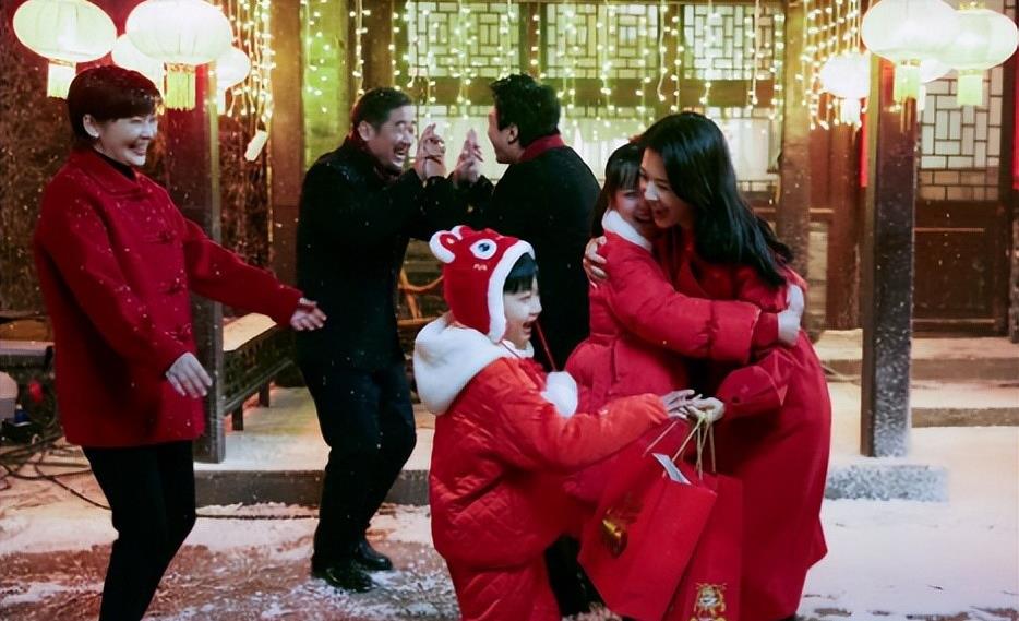 他与刘涛同居四年，如今已六十岁仍未成婚，刘涛表示心中愧疚。