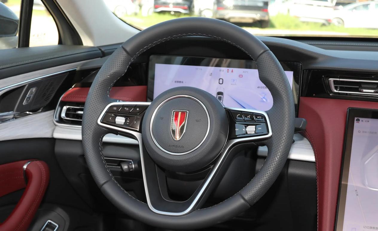 车长近5米，2.0T+爱信8AT，降到13.78万，还看迈腾帕萨特？