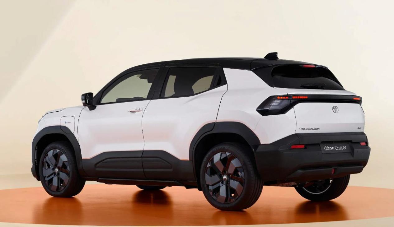 约合人民币9.7万元起，丰田城市巡洋舰官图发布，最高续航402公里