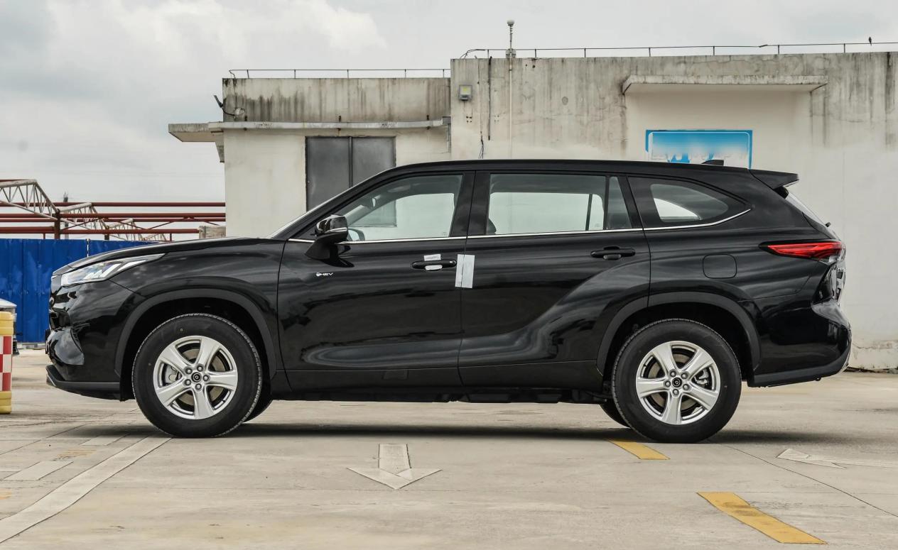 曾加价提车，如今降5万，长近5米，2.5L混动+四驱，油耗5.82L