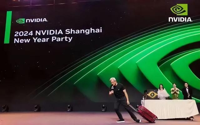 被中國(guó)制裁后，黃仁勛抵達(dá)深圳，將參加公司年會(huì)，是否逮捕扣押他