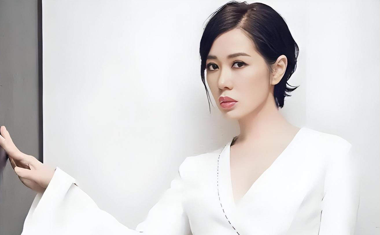 余男：与导演同居12年遭抛弃