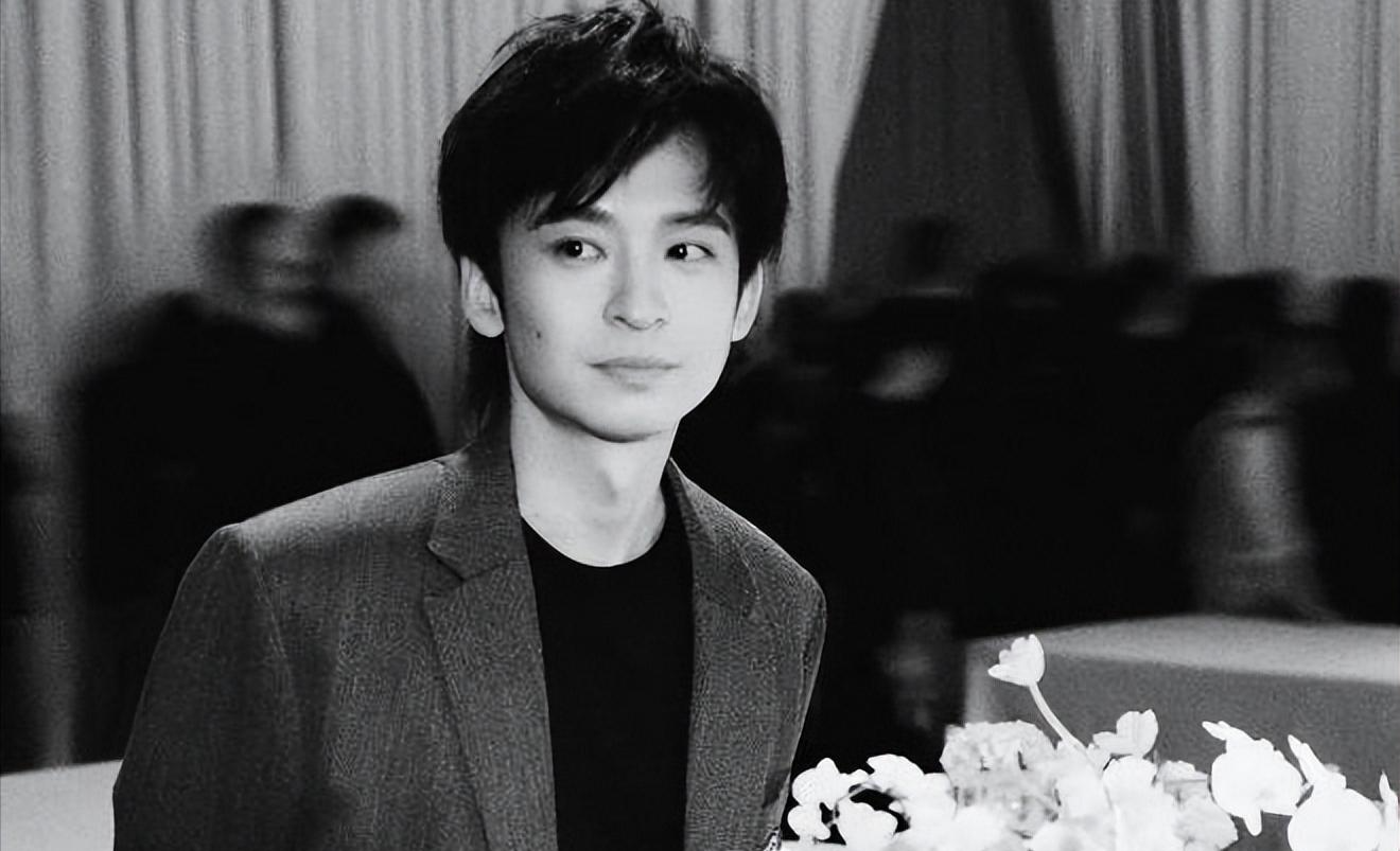 事实证明,31岁的\京圈太子\董子健,早已不是从前的“妈宝男”了