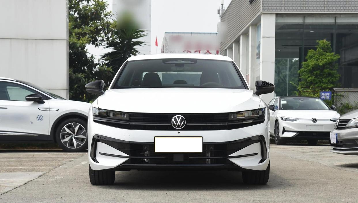 燃油车疯狂内卷!迈腾门槛降至13.99万,1月销量16247台