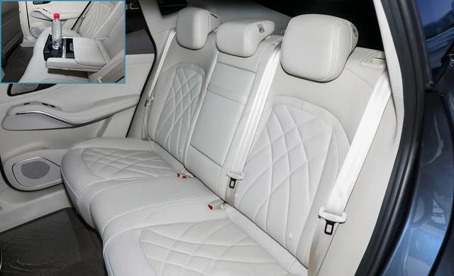 飞凡R7，中大型SUV，含副驾三屏布局，纯电续航642km，适合家用