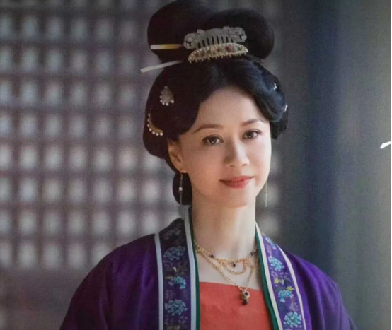 《五福临门》：比李昀锐大18岁两人演夫妻，46岁的她曾因身材火爆而感到羞耻