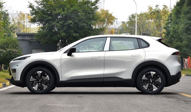 15万级纯电SUV新选择！轴距2880mm，续航410km，带劲吗？