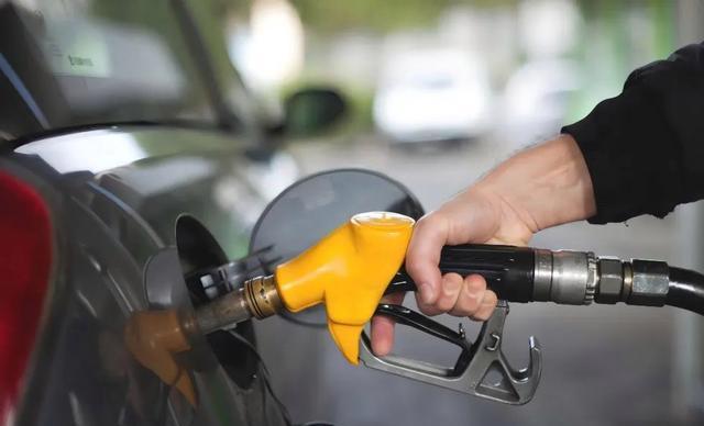 谁说燃油车没人关注？一大波燃油车，全新212领衔