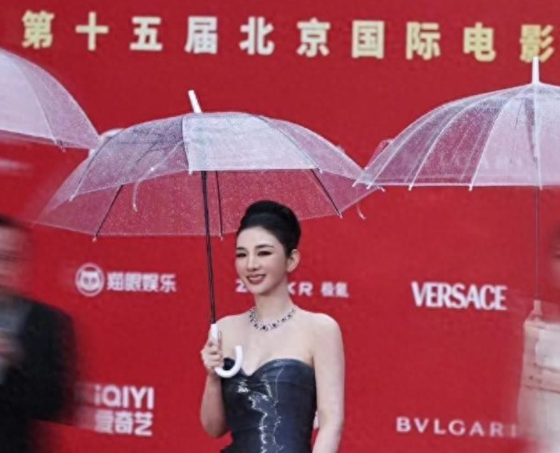 47岁黄奕暴瘦20斤惊艳全网!本人喊话别模仿!