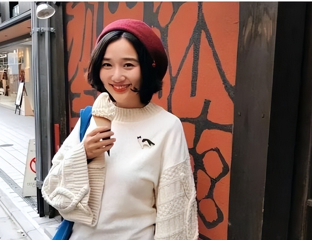 他25岁成名,一见钟情妻子,38年后女儿成为骄傲