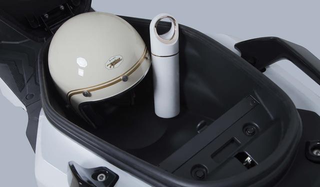 光阳平踏Racing H 150新升级TFT仪表、记录仪和高风挡