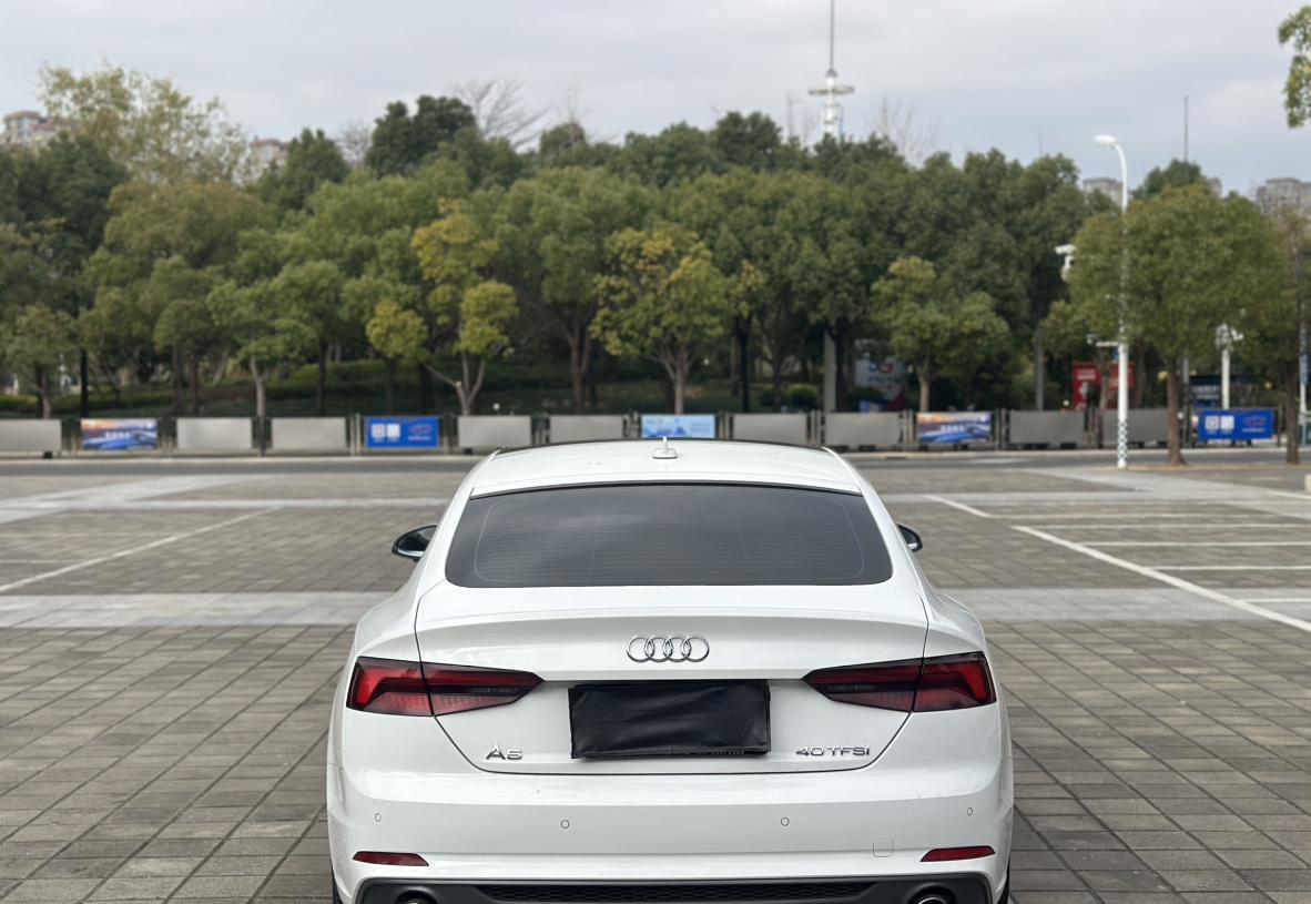 白色时尚座驾，2019款奥迪A5Sportback，16.5万圆你奥迪梦