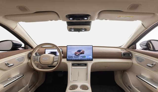 奇瑞风云A9L亮相2025香港车展，定义全球C级旗舰新标准？