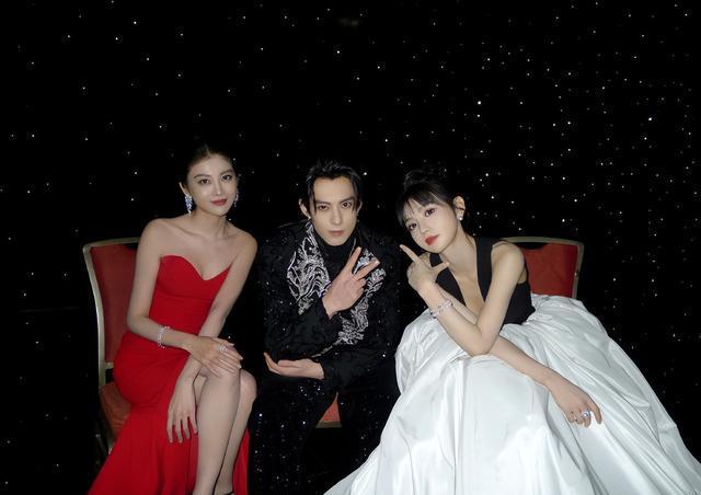 《与凤行》重聚了！赵丽颖林更新张碧晨罕见同框，男帅女美超养眼