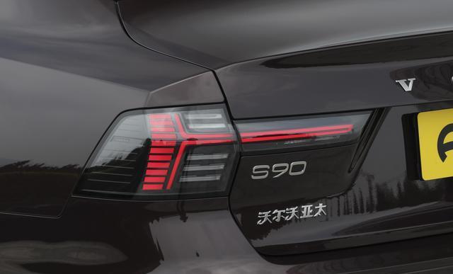 新款沃尔沃S90震撼登场，豪华座驾再升级，起售价30.09万元诚意十足
