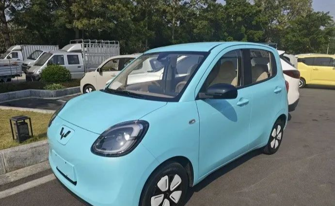 五菱拿下全球前三！宏光miniEV四门版，4万落地开回家？