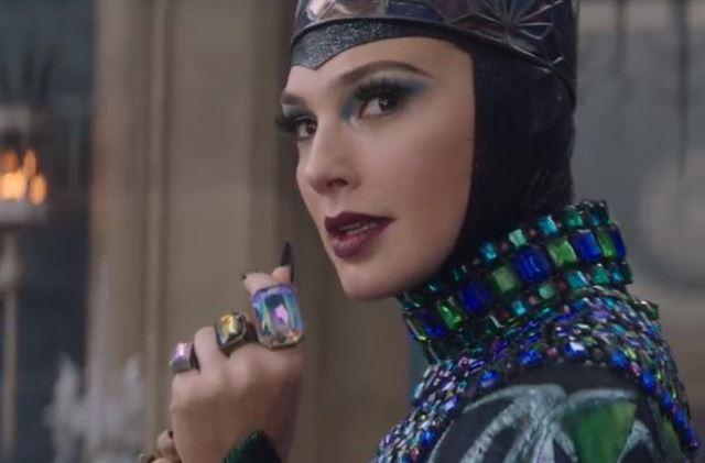 新白雪公主一上线，观众就坐不住了，长成这样皇后还能嫉妒她啥？