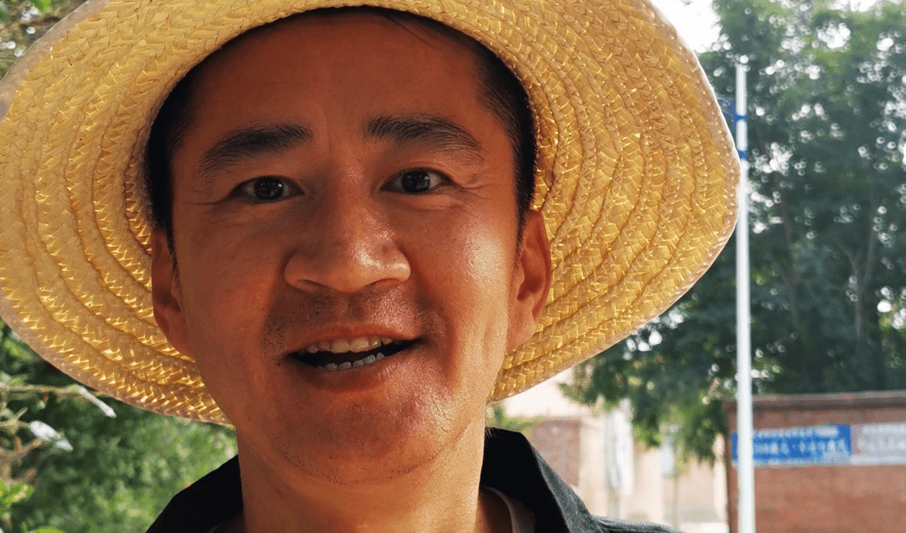 5位过气演员回归普通人生活，摆摊卖菜，回乡卖猪，成了炒面师傅