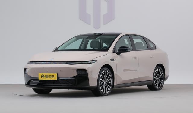 15万级年轻家轿推荐看这两款,一款销量高,一款颜值靓,都挺香