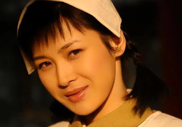 45岁童蕾素颜上热搜！《蛮好的人生》里这张脸打了多少医美女星的脸