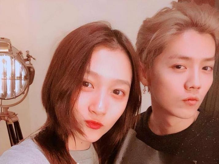 关父一个点赞，引发鹿晗关晓彤八年恋情“罗生门”