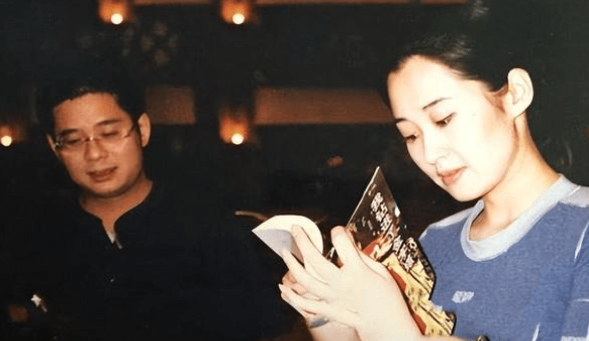 许晴最近一组聚会照片意外曝光，再次让网友们炸开了锅