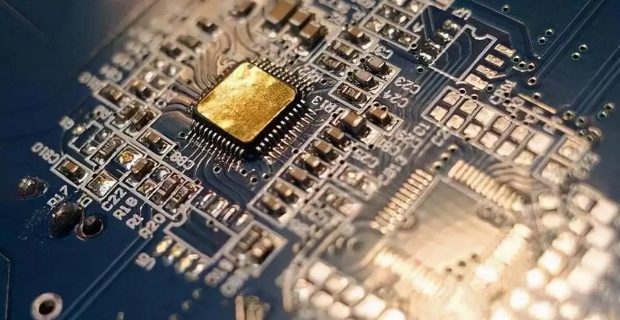 哇塞!全球首颗“3D封装”芯片诞生,集成600亿晶体管,突破7nm工艺技术