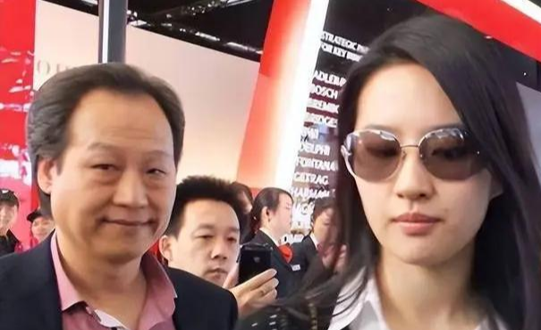 刘亦菲:我这辈子做的最正确的事情,就是听母亲话认陈金飞当干爹