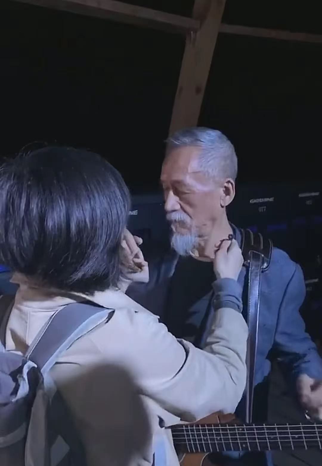 陈彼得妻子首度发声:哽咽回应死因,两人最新合影曝光,十分恩爱