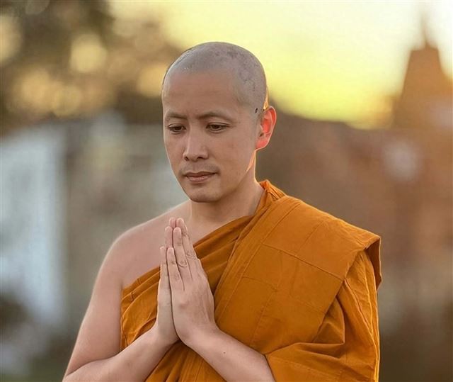 香港知名男星李日朗剃度出家，遭前女友单方面分手，疑看破红尘