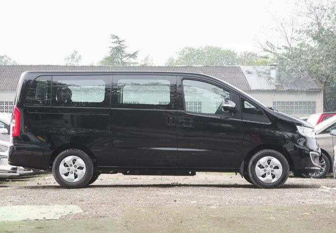 近5.2米大7座MPV，降到9万，带侧滑门油耗6升多，别克GL8靠边站！