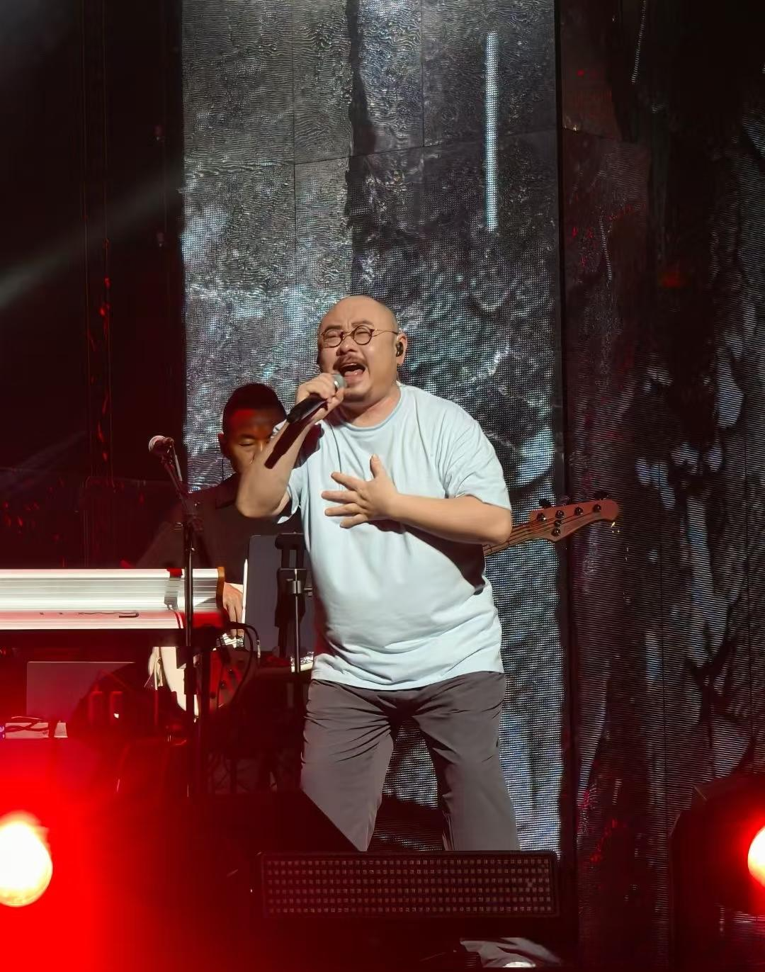 澄清关系7个月后再曝近况的云朵,终于摆脱了刀郎的影子