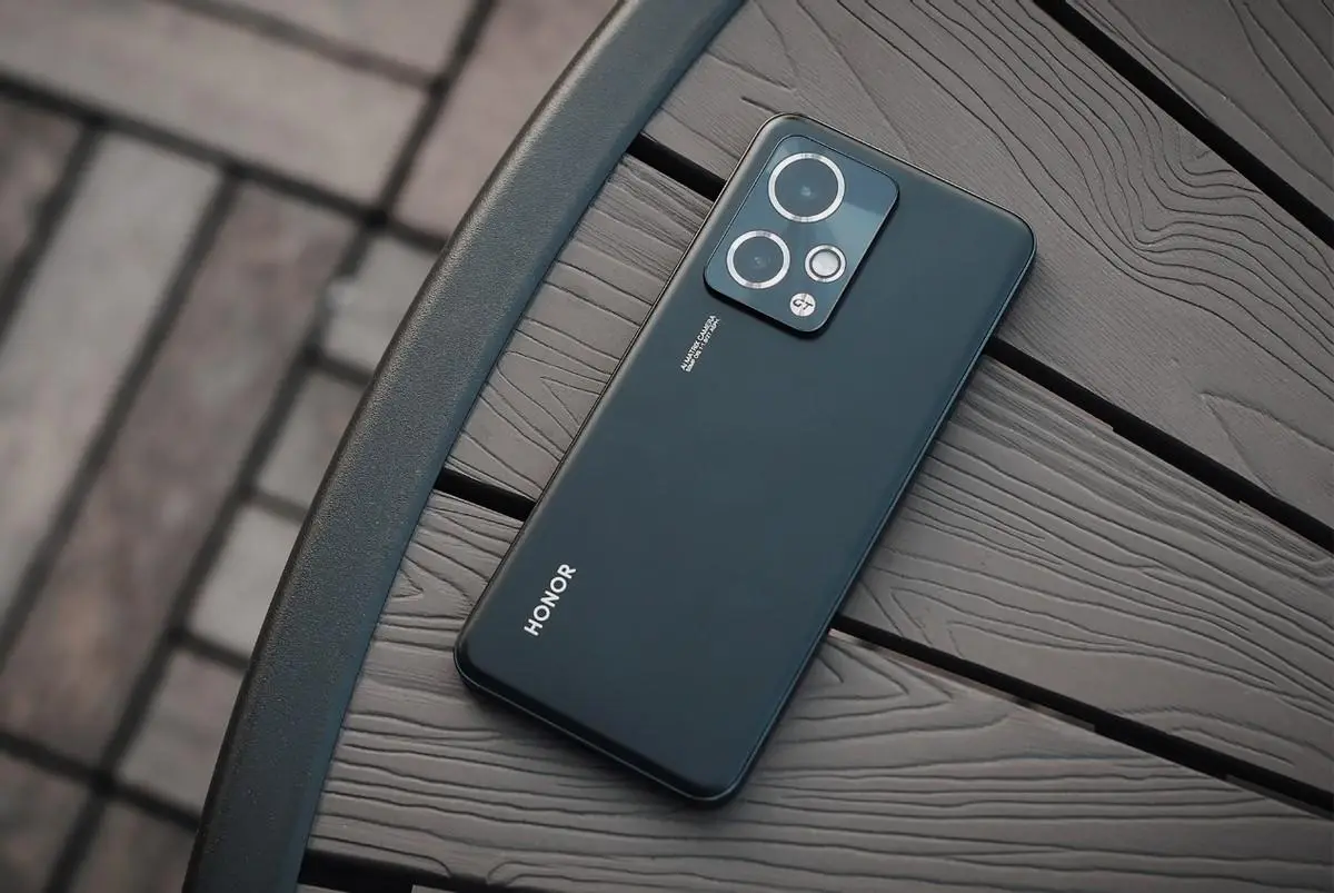 5000mAh+100W快充，骁龙8Gen2加持，荣耀清仓跳水1011元