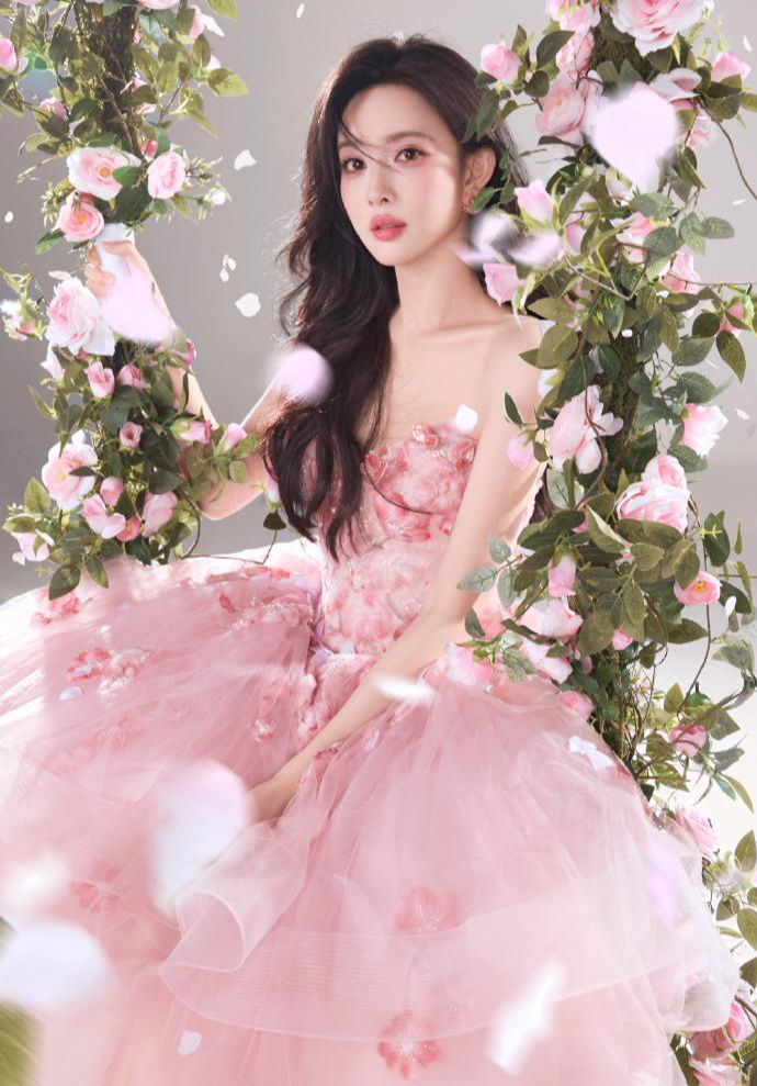 孟子义红毯再穿婚纱!