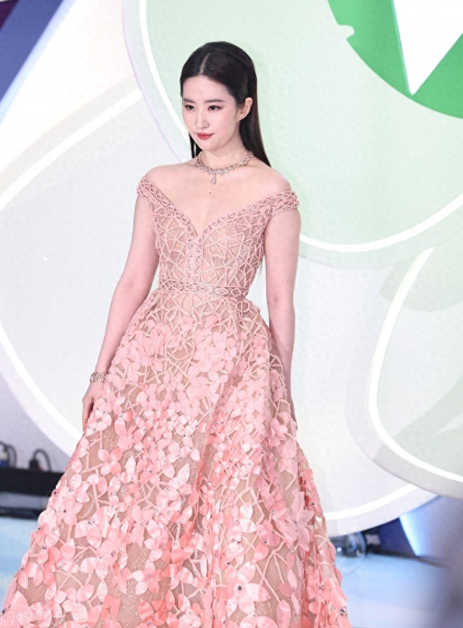 刘亦菲的“花瓶”标签与自我突破之路