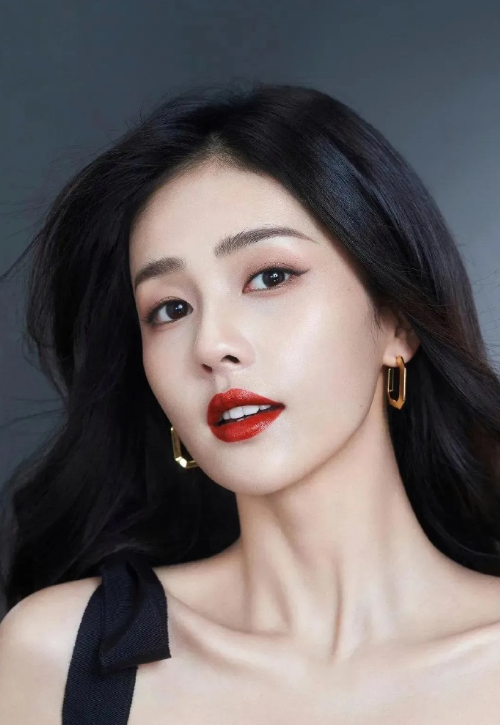 90花格局震荡：新晋四大一番花争议背后的行业真相，杨紫迪丽热巴大洗牌