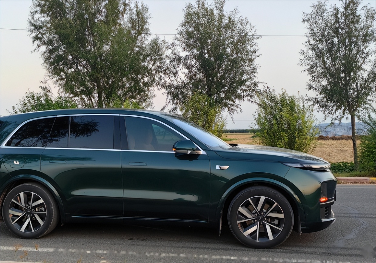 大混战!中国芯片出口超1万亿,美国被整蒙了,芯片进口呢?