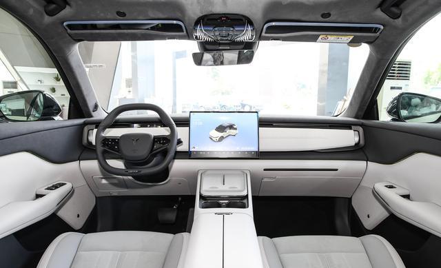 全域800V+超900km续航，岚图再出手！全新SUV