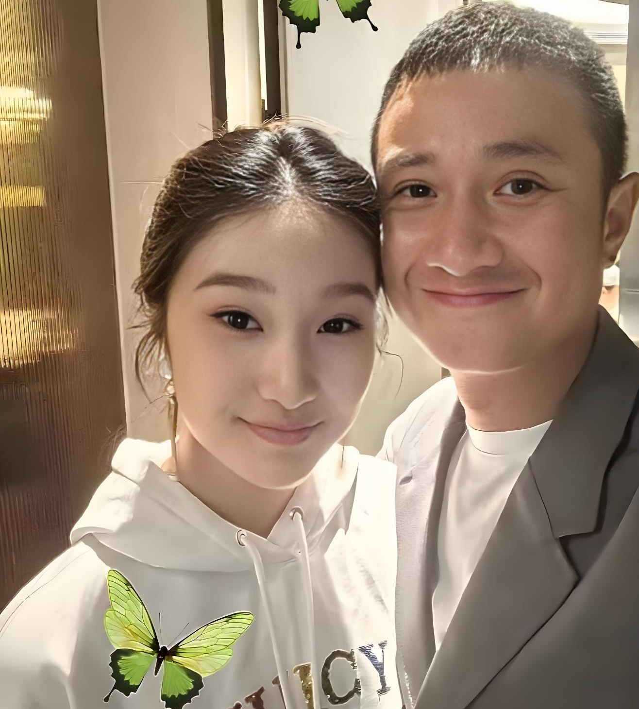 文章携女儿回西安，爱马晒父女合照，两字足以表达对爸爸的爱