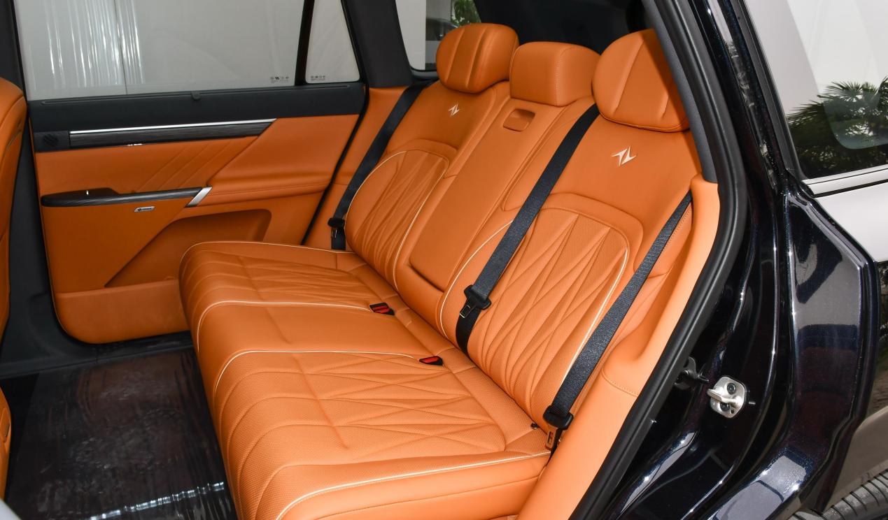 15万到手中大型SUV，比理想L6大一圈，后排魔毯座椅，续航1300km