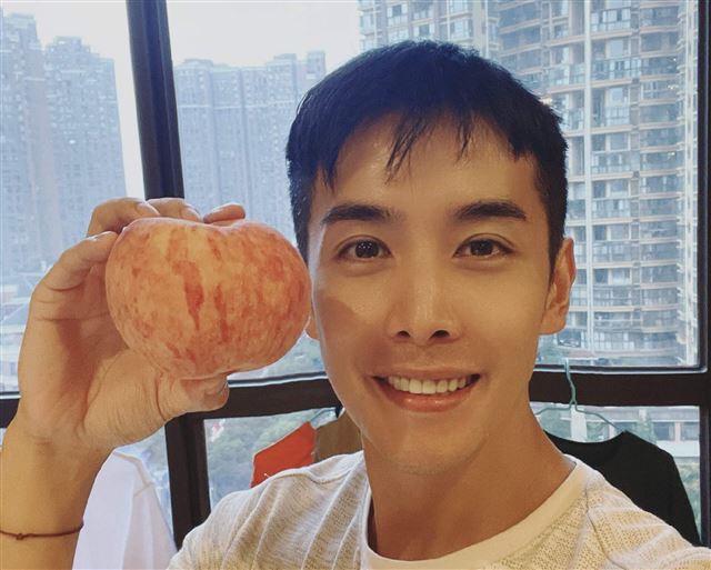 香港知名男星李日朗剃度出家，遭前女友单方面分手，疑看破红尘