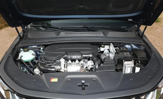 五菱新款六座MPV，中排独立座椅，轴距2800mm