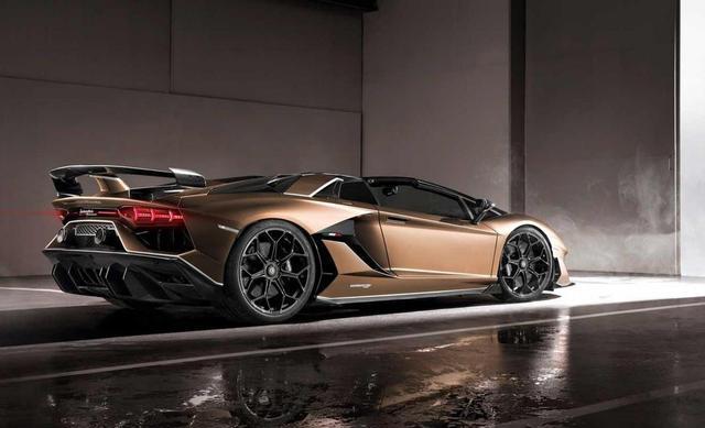 谁说AventadorSVJ没有性能除了帅一无是处？静态体验千万神车
