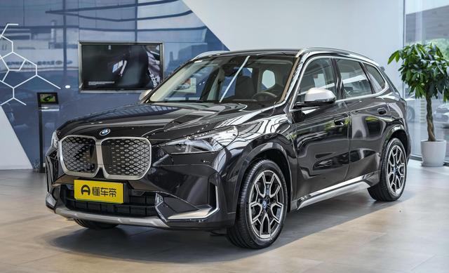 宝马纯电SUV，续航510km，轴距2802mm，家用很合适
