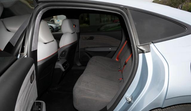 解读银河E8顶配,配双电机+45英寸大屏,综合实力到底如何?