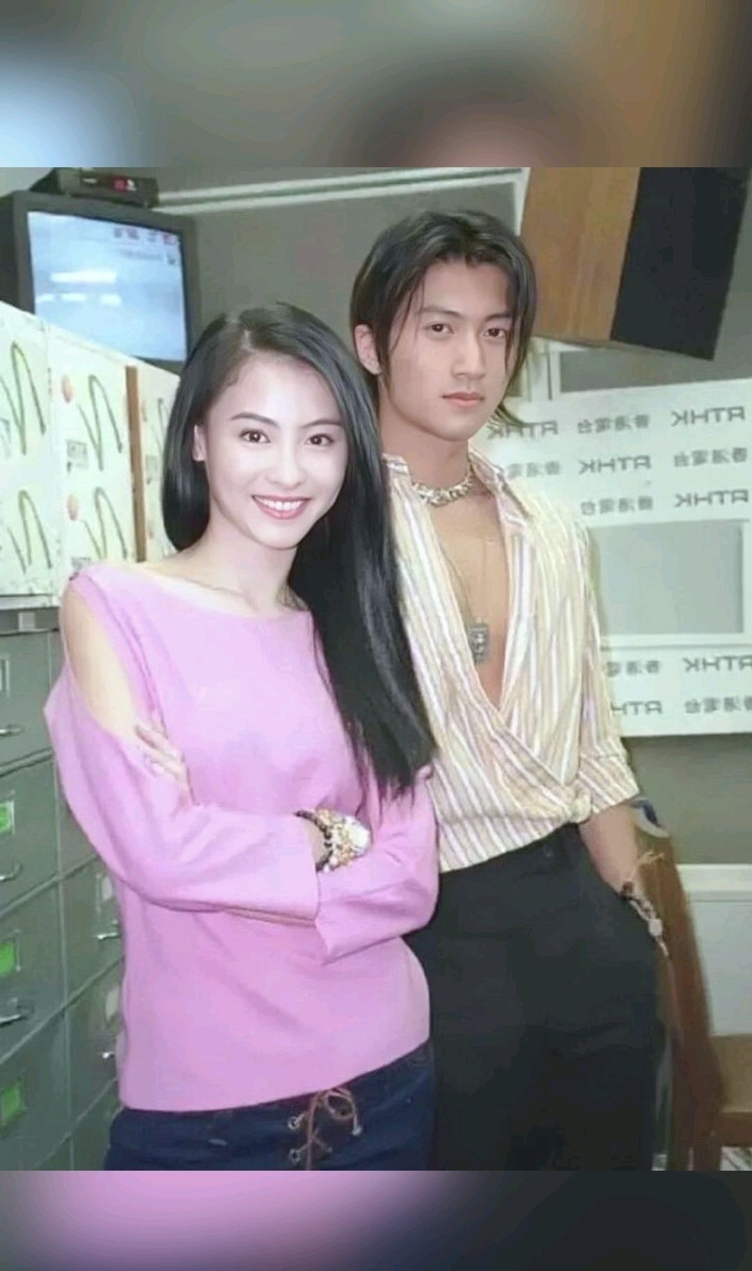 “锋菲”日本度假,55岁王菲身材走样有赘肉了