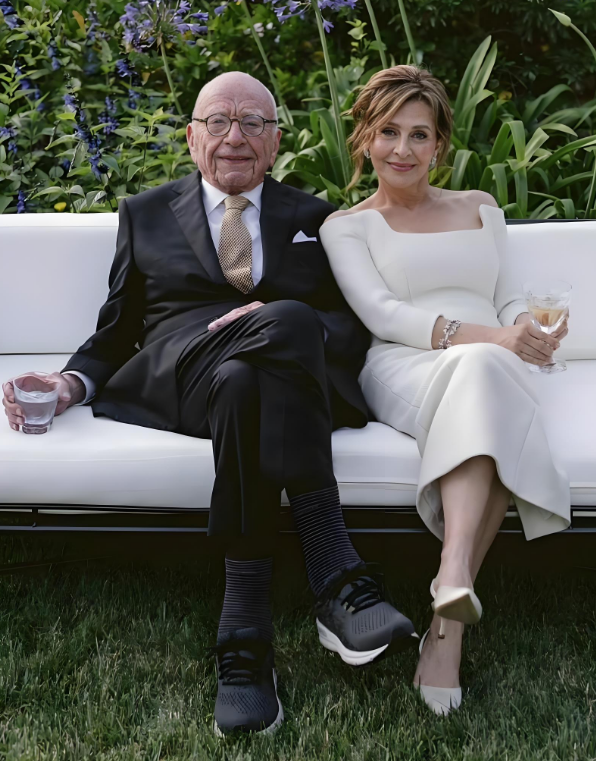 邓文迪20亿遗产遭碾压,默多克五婚妻携资本入场,6子女争夺930亿